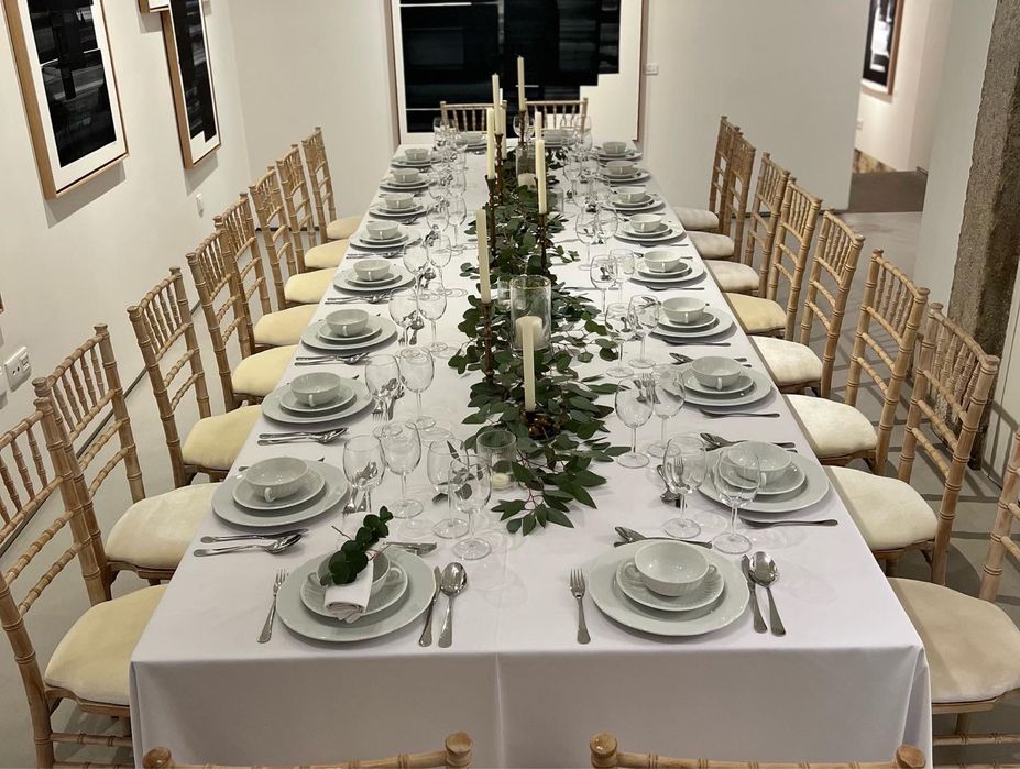 Aluguer mesas cadeiras chapéus de sol outros