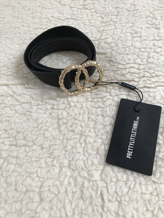 Nowy czarny pasek z ozdobną złotą klamrą PrettyLittleThing