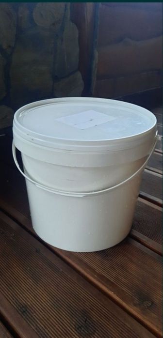 Wiadra 13.5l z przykrywką
