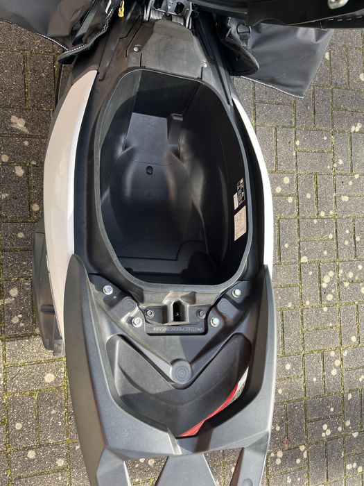 Yamaha Nmax 125 (poucos quilómetros)