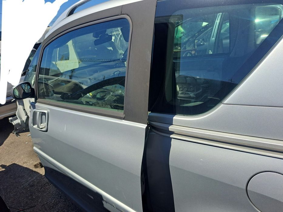 Peugeot 1007 Anos de 2005/2006/2007/2008 tampa mala/portas esq/Drt