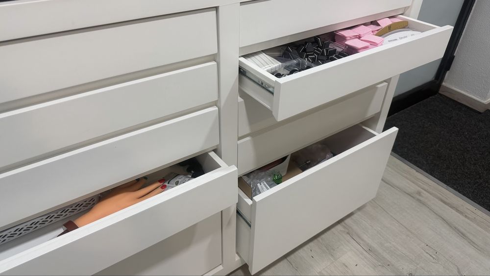 Móvel Aparador branco com gavetas