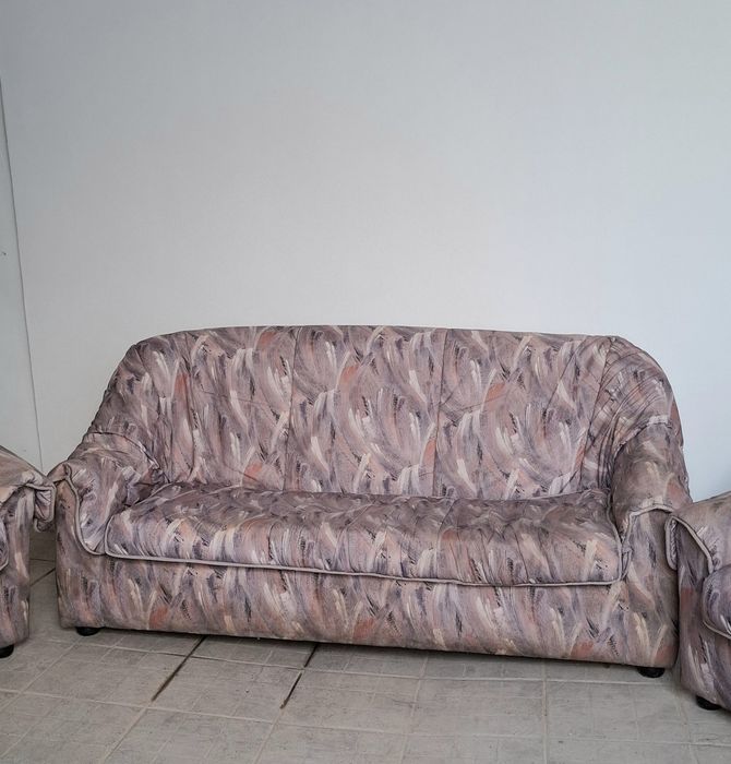 Conjunto: Sofá-cama + 2 sofás- Bom estado
