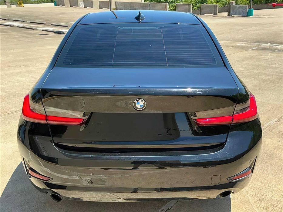 BMW 330i      2020