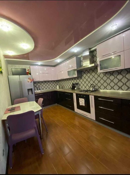 Сучасна трикімнатна квартира в новому будинку на Подолі.