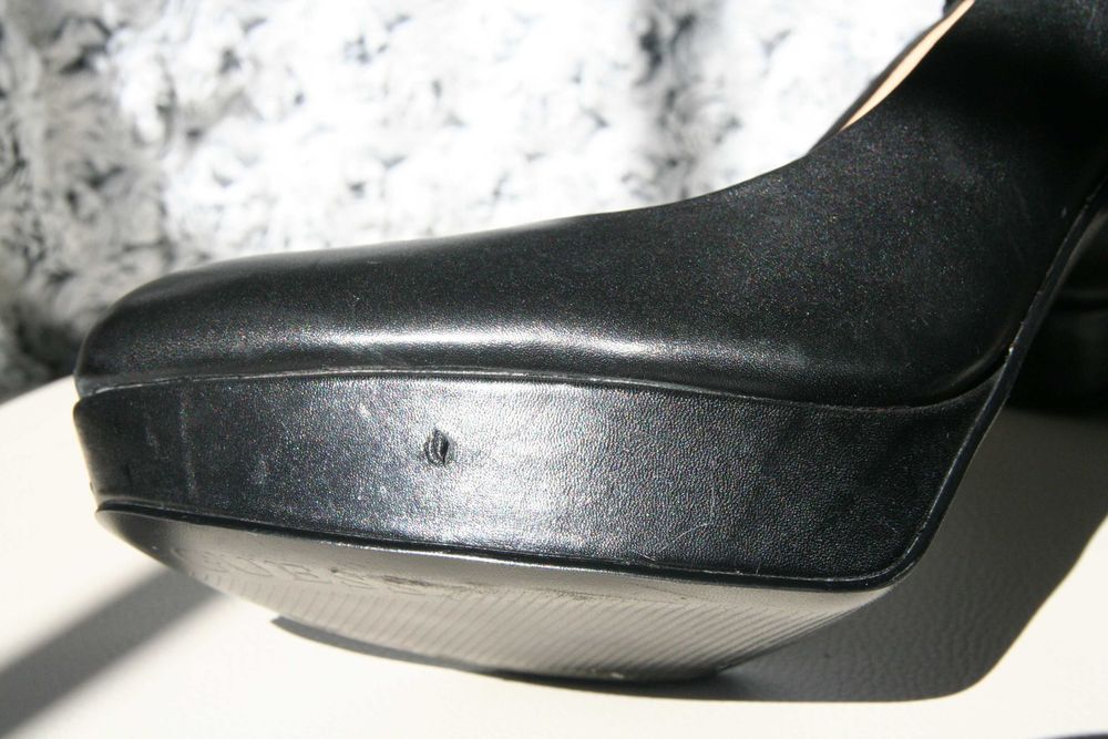 Czarne szpilki GUESS rozmiar 38