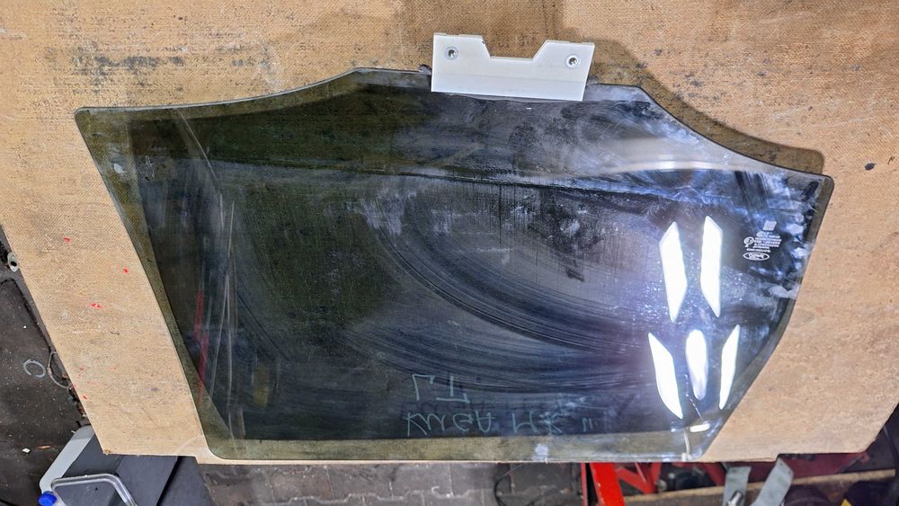 Ford Kuga MK2 szyba drzwi lewy tył