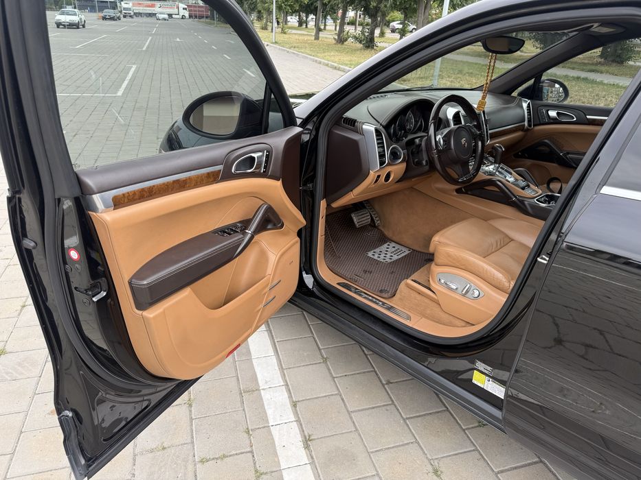 Porsche Cayenne S  3.0 Hybrid