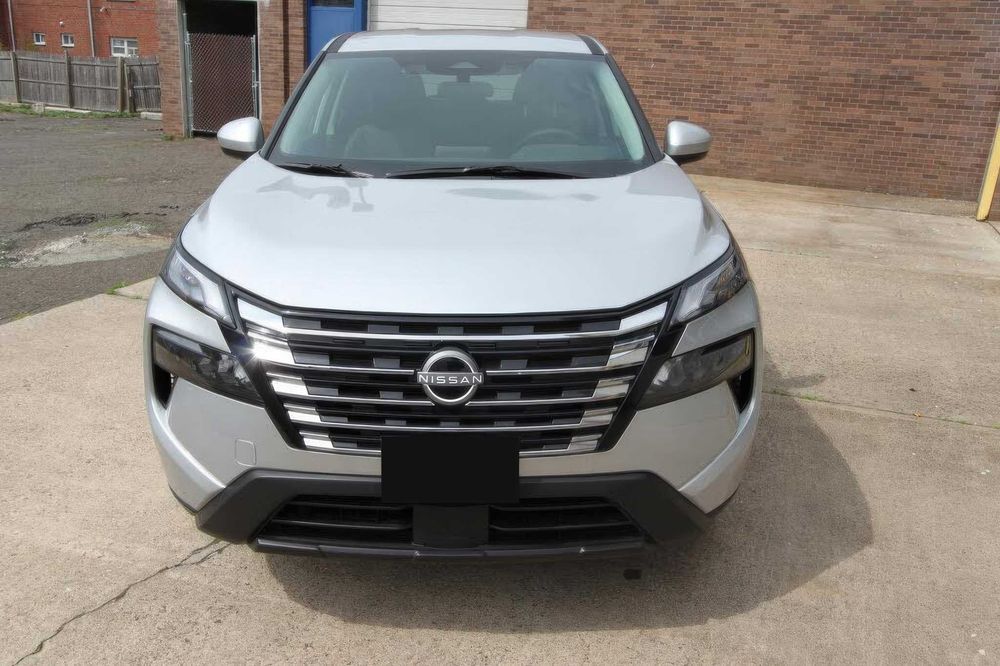 Nissan Rogue Sv      2025