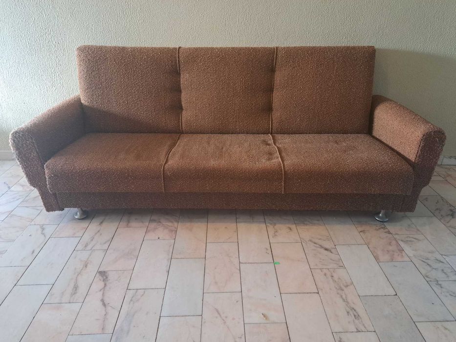 Sofá-cama em bom estado