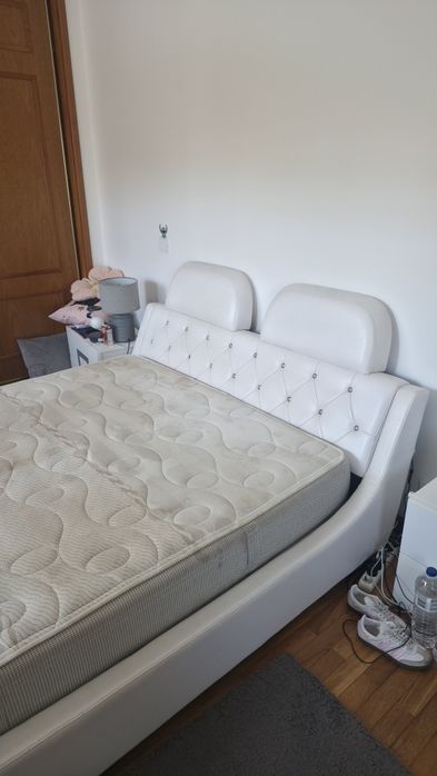 Cama casal e colchão