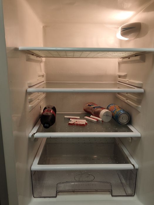 Frigorífico com  marcas de uso
