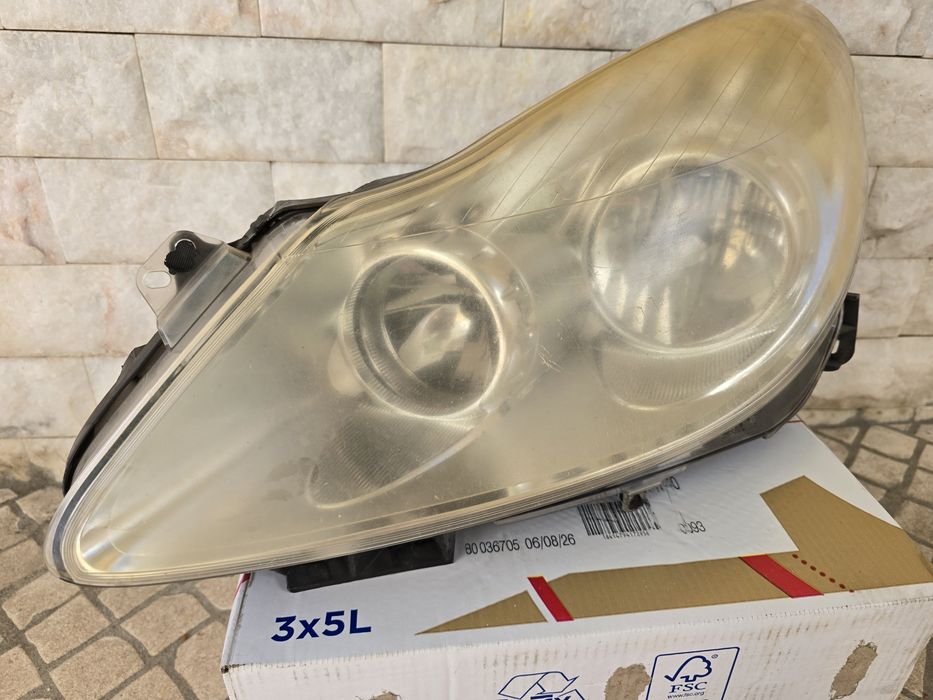 Farol esquerdo / Opel Corsa D