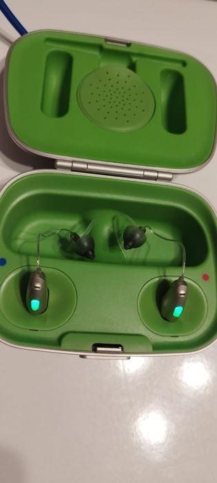 Aparat słuchowy z ładowarką  Phonak Case Ric