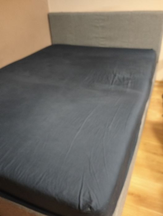 Łóżko o wymiarach 140x200 cm