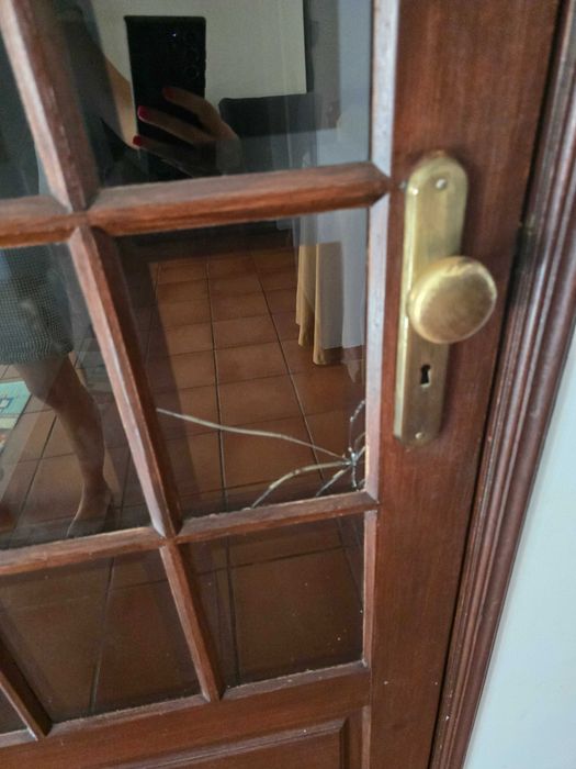 3 portas de madeira envidraçadas