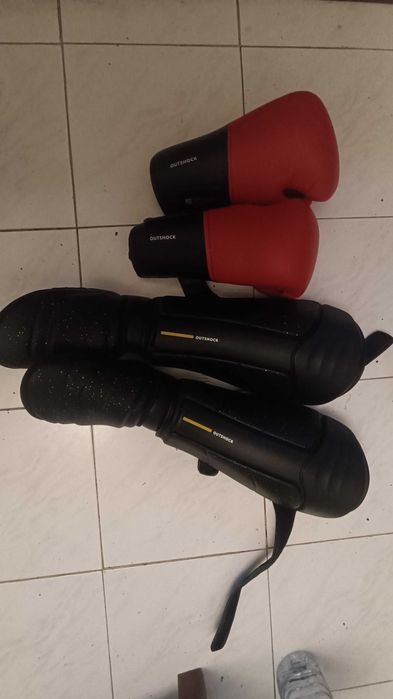 Caneleiras e luvas boxe e kickboxe outshock 30 euros