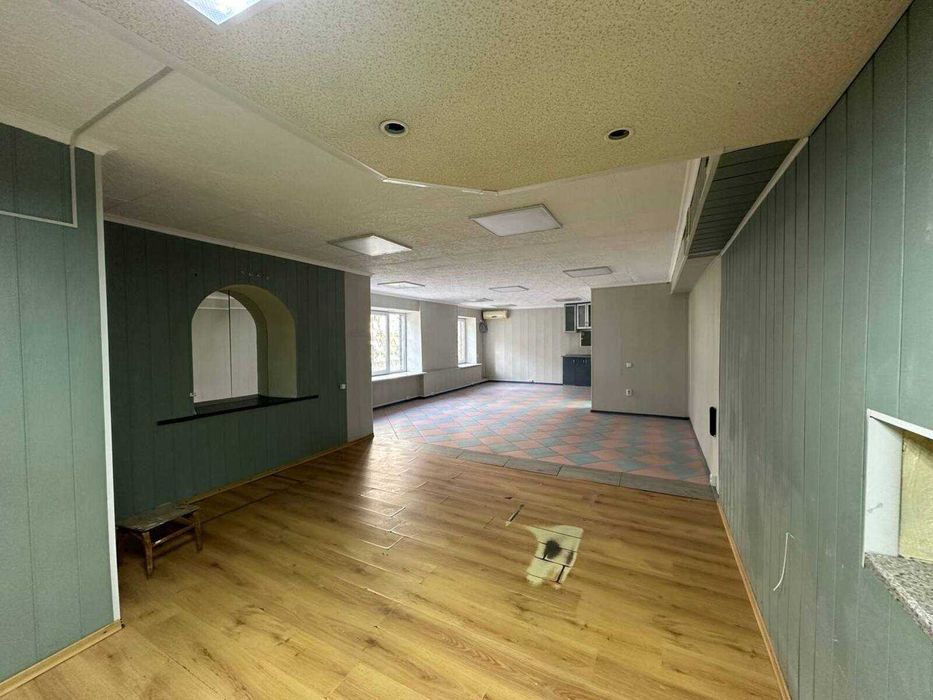 Продаж фасадного комерційного приміщення 234м2