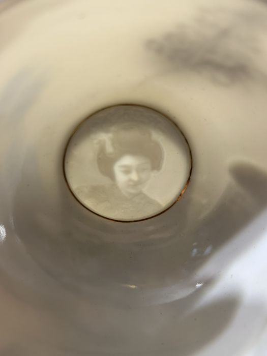 Filiżanka Trio – Kutani – japońska porcelana z wizerunkiem gejszy