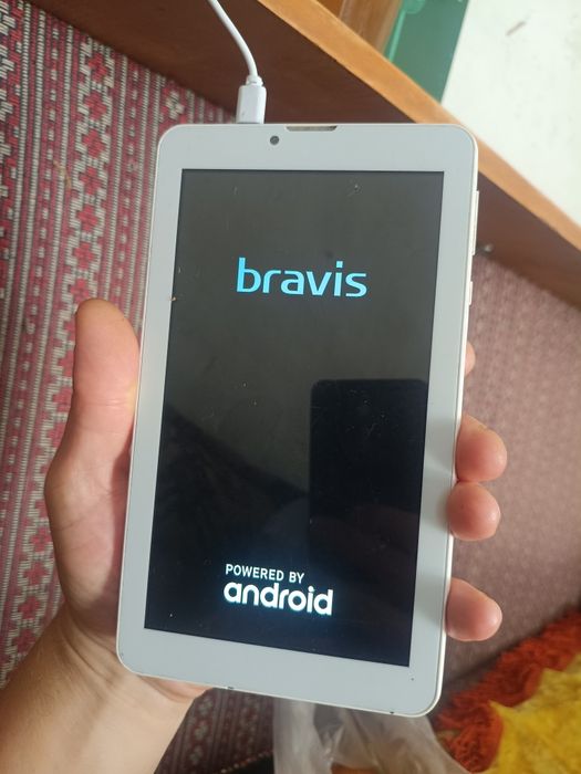Планшет Bravis nb 753