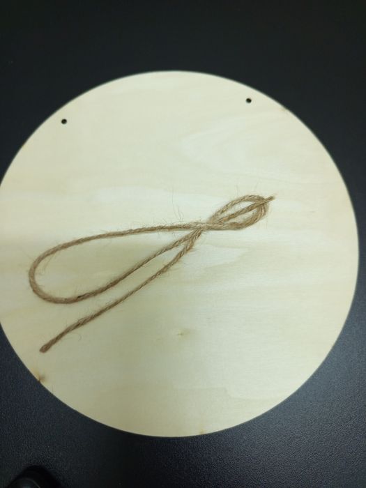 Placa decorativa.64309857302275123