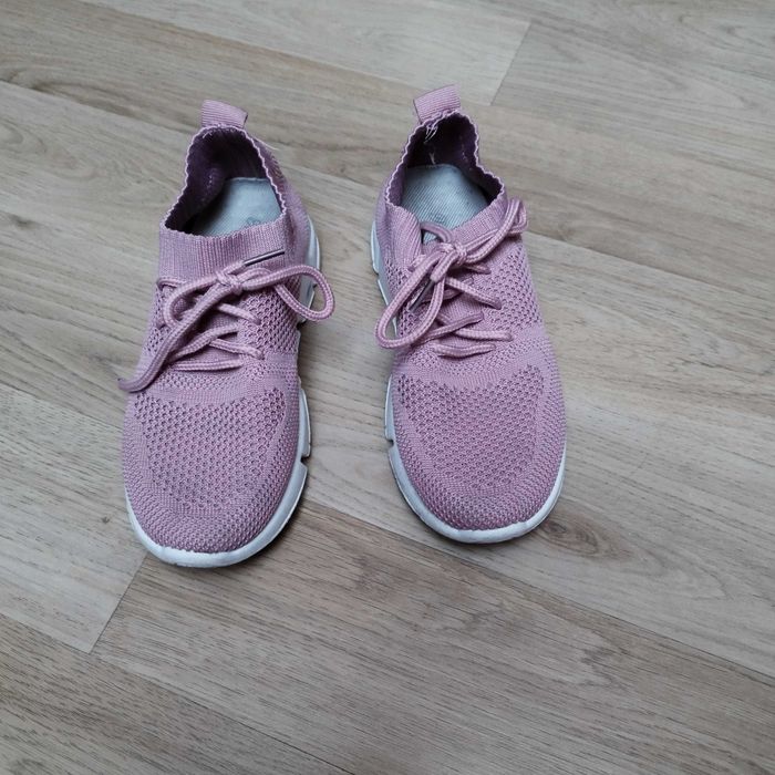 Buty lekkie sportowe 33