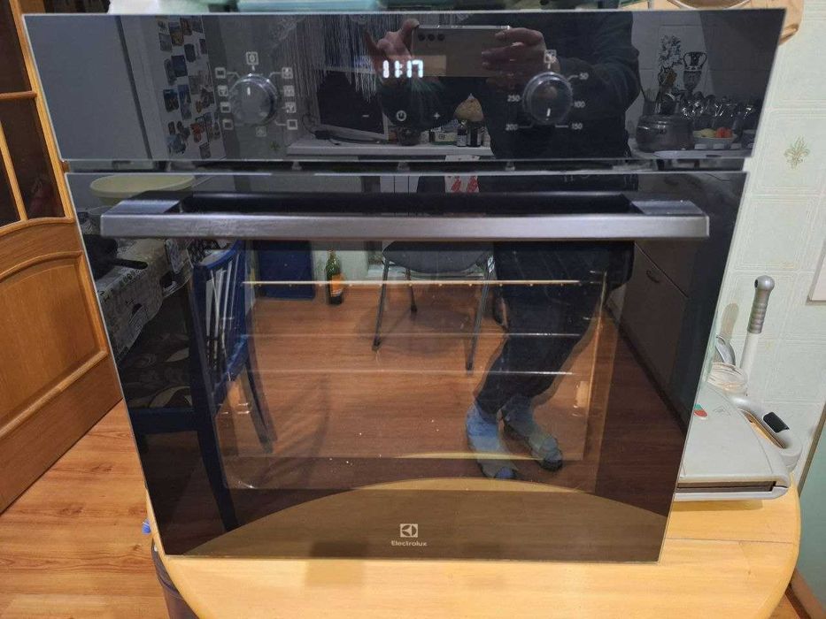 Духова шафа Electrolux OEF5E50Z в гарному стані. Самовивіз.