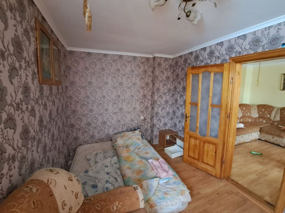 Продається 2-кімнатна квартира. Чортків