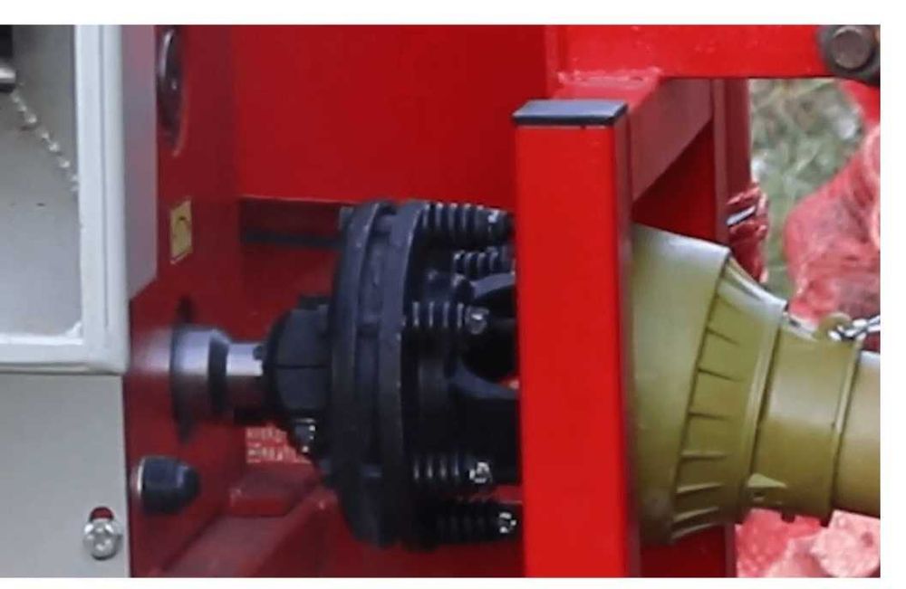 Arpal подрибнювач гiлок, лiйка до трактора, кардан Т5 фрикцион муфтой