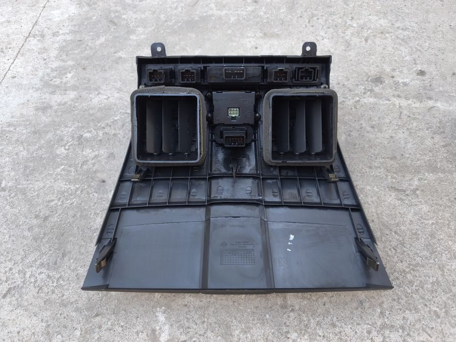 Продам накладку торпеды переключатели приводов на SsangYong rexton