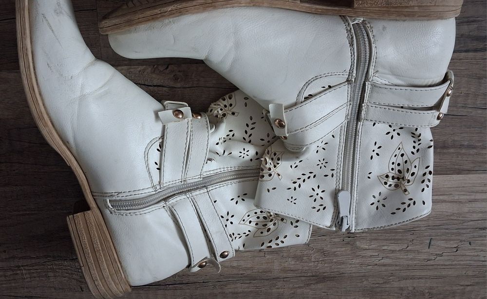 Białe botki rozmiar 36