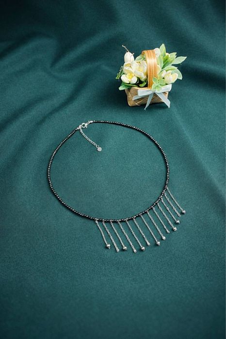 Чокер з гематиту з ланцюжками.