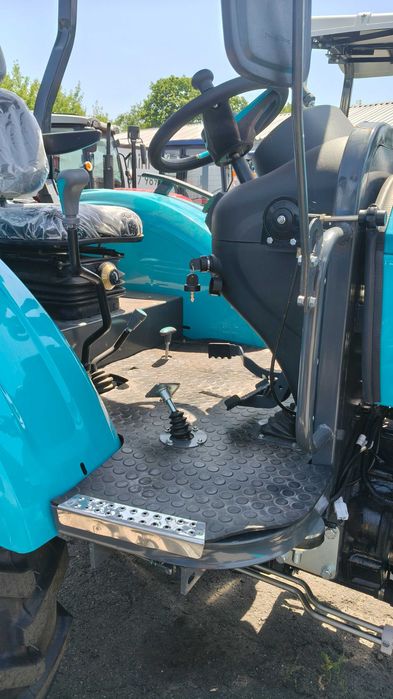 Трактор Булат 504 дашок BULAT TE504R з  дашком реверс примусова навіска рівна підлога бокова кпп