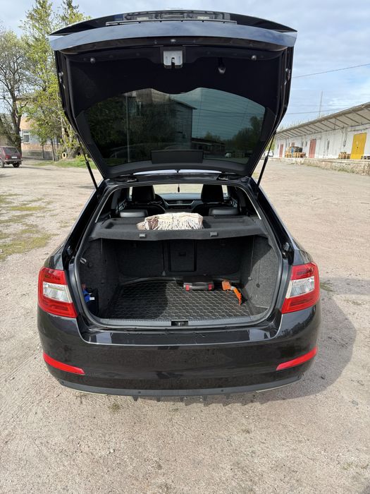 Шкода  октавія A7 2013року,1.6дизель,обслужена,2 ключа,2 комплекти дисків та гуми
