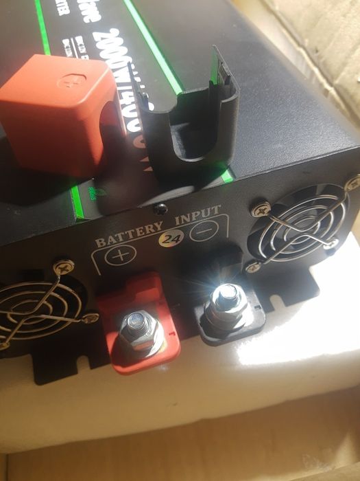 Інвертор з чистою синусоїдою.2000вт.24в.