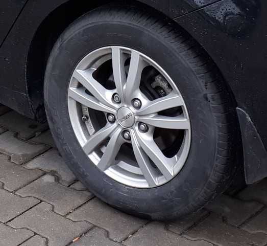 Felgi aluminiowe Dezent z oponami letnimi Hankook 195/65/R15