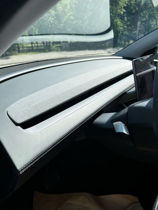 Продам Tesla model Y.