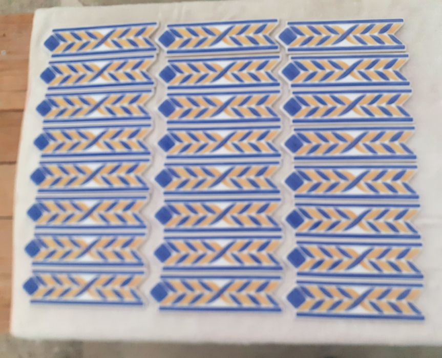 Lote 24 Barras/Frisos Azulejo Cozinha (20x6 cm) – Sobras