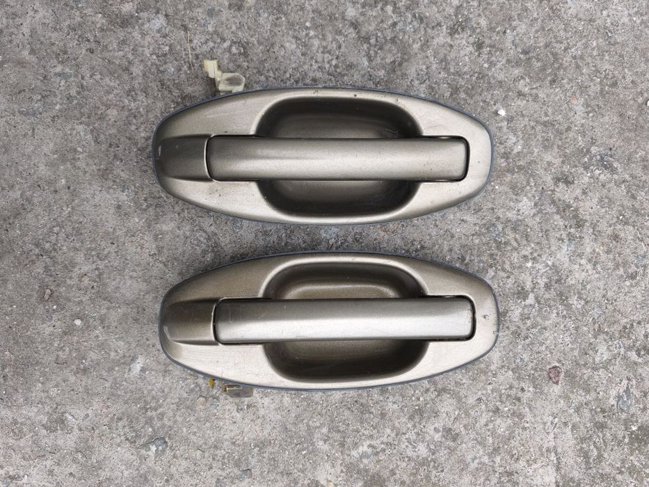 Продам задние ручки на hyundai santa fe 1