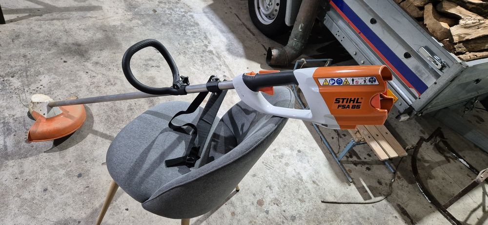 Podkaszarka akumulatorowa. STIHL FSA 85. Kosa.  Jak nowa