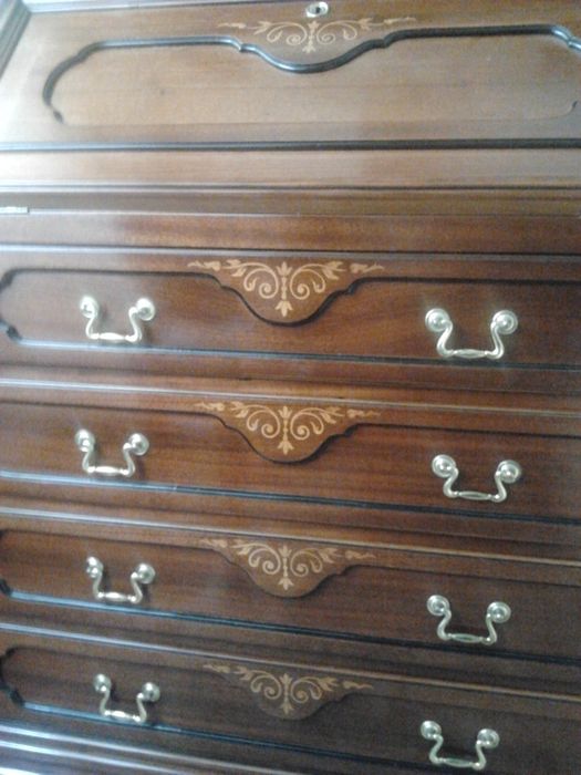 Mobília de quarto em madeira