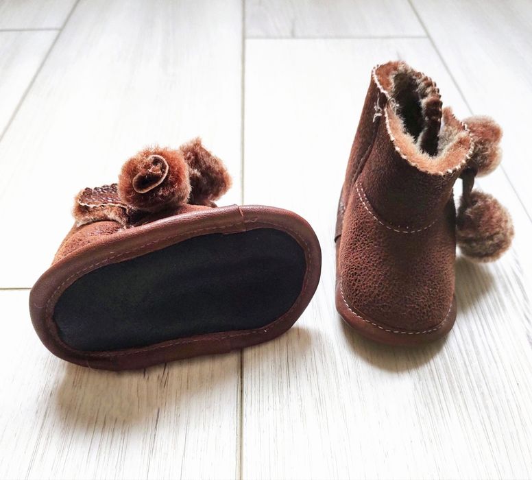 Nowe kapcie buciki niemowlęce 18/19