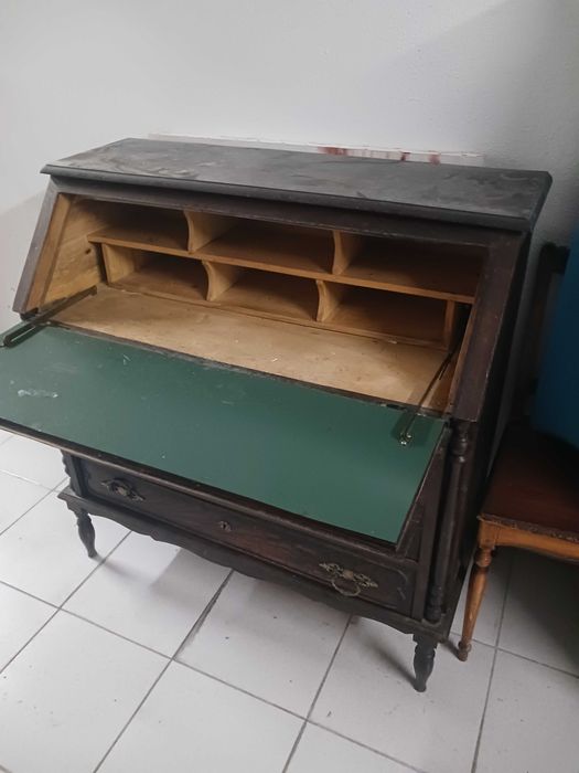 Escrivaninha antiga em excelente estado
