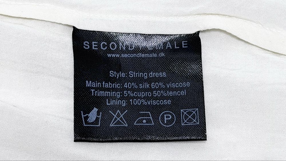 Sukienka w paski na krótki rękaw 40% jedwab silk 60% wiskoza Second Female