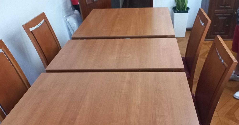 Vendo Mesa de Sala extensível com 4 cadeiras