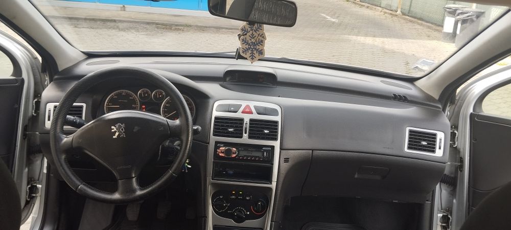 Vendo Peugeot 307 gasóleo 1.4 
O carro é do ano 2002,