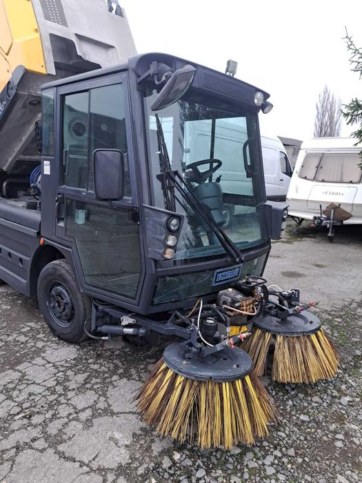 Підмітально-прибиральна машина Schmidt SWINGO 200