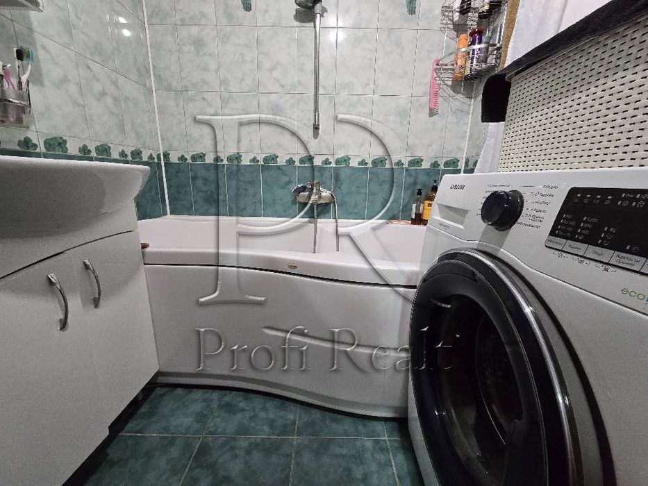 Продаж 2 кімн. квартири на Теремках вулиця Луценка 5