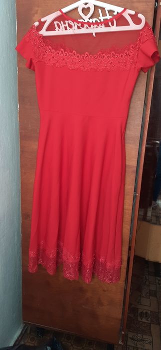 Вечірня жіноча сукня