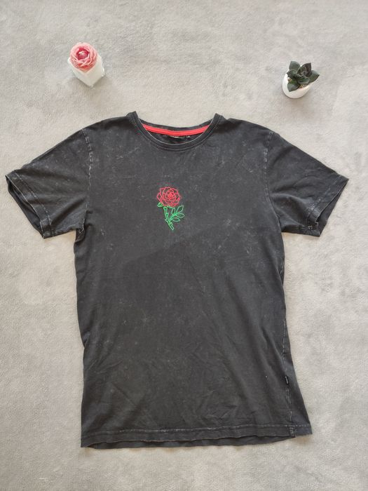 Cropp T-shirt S Regular Fit – czarno-czerwono-zielono-biała z haftowan